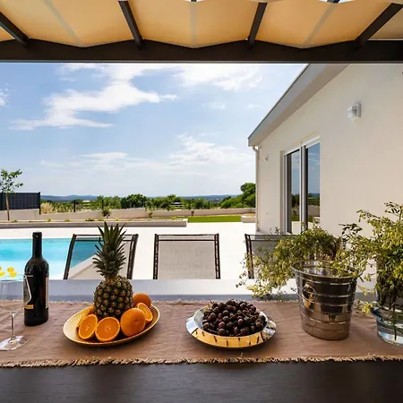 Vila Selmeni